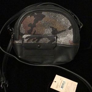 Danielle Nicole Carson Crossbody